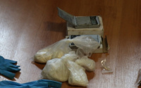 В квартире тюменцев нашли хранилище наркотиков: оперативная видеосъемка