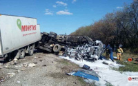 На тюменской трассе столкнулись два грузовика, 1 человек погиб 