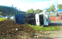 В Тюменской области съехали в кювет и перевернулись два авто: пострадали молодые люди
