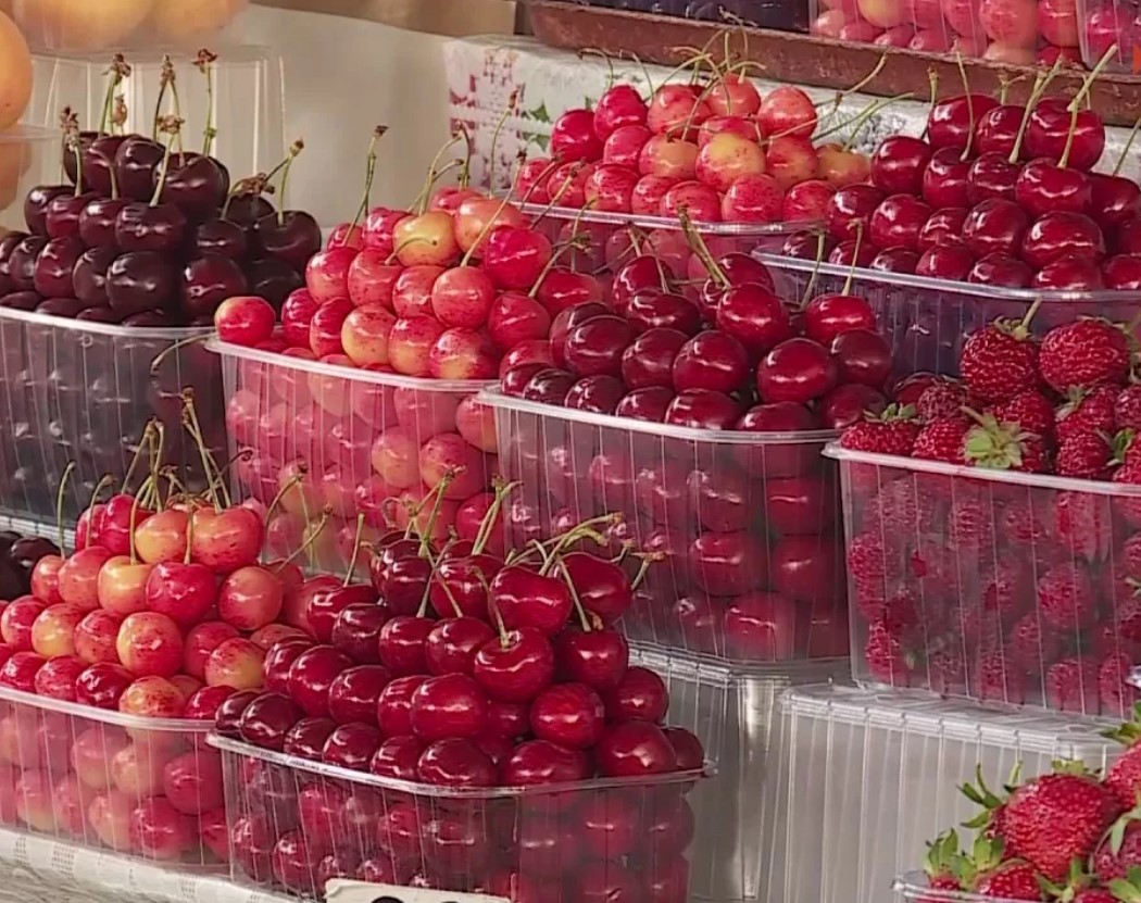 Самые сладкие ягоды везут в Тюмень из Киргизии