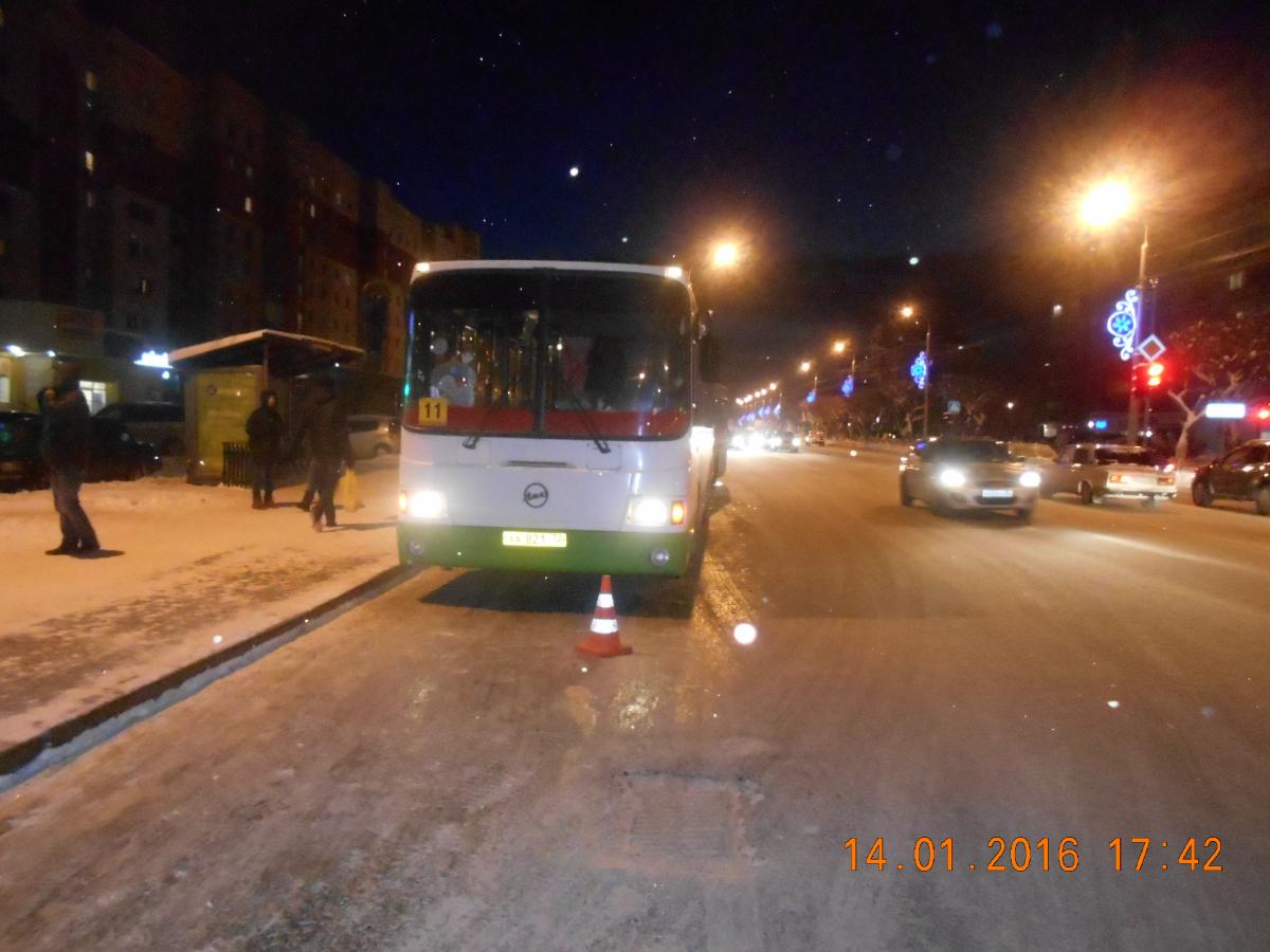 На Ямской в Тюмени произошло ДТП с 11 и 14 автобусами: пострадала пассажирка – 14 января 2016