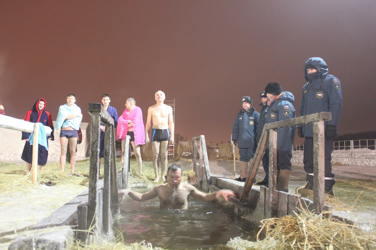 Крещенские купания в Тюмени, фоторепортаж - 18 и 19 января 2016