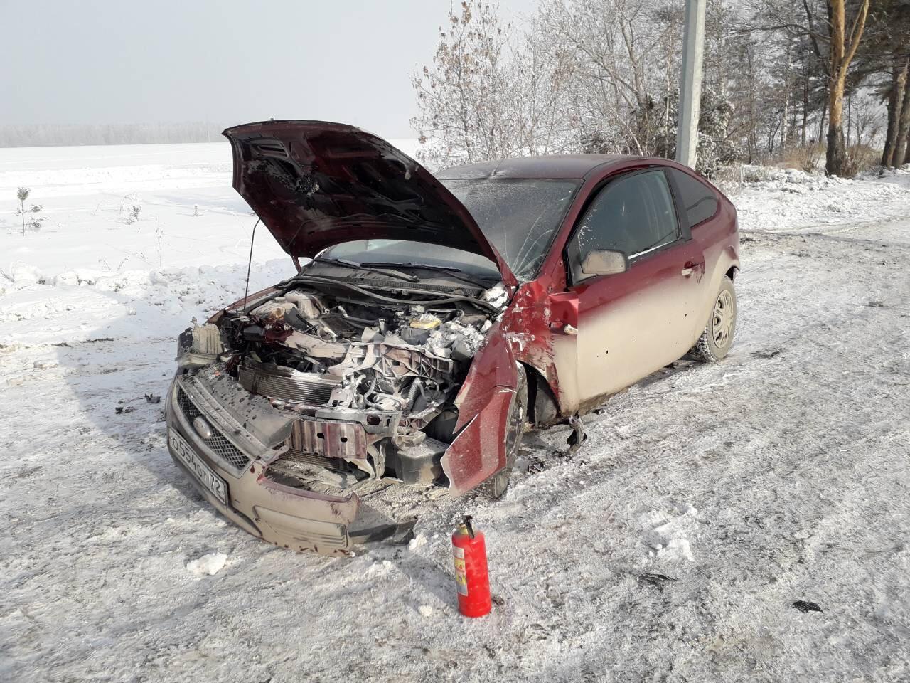 В Тюмени водитель «Лады» снёс фонарный столб: есть пострадавшие | Наша  Газета