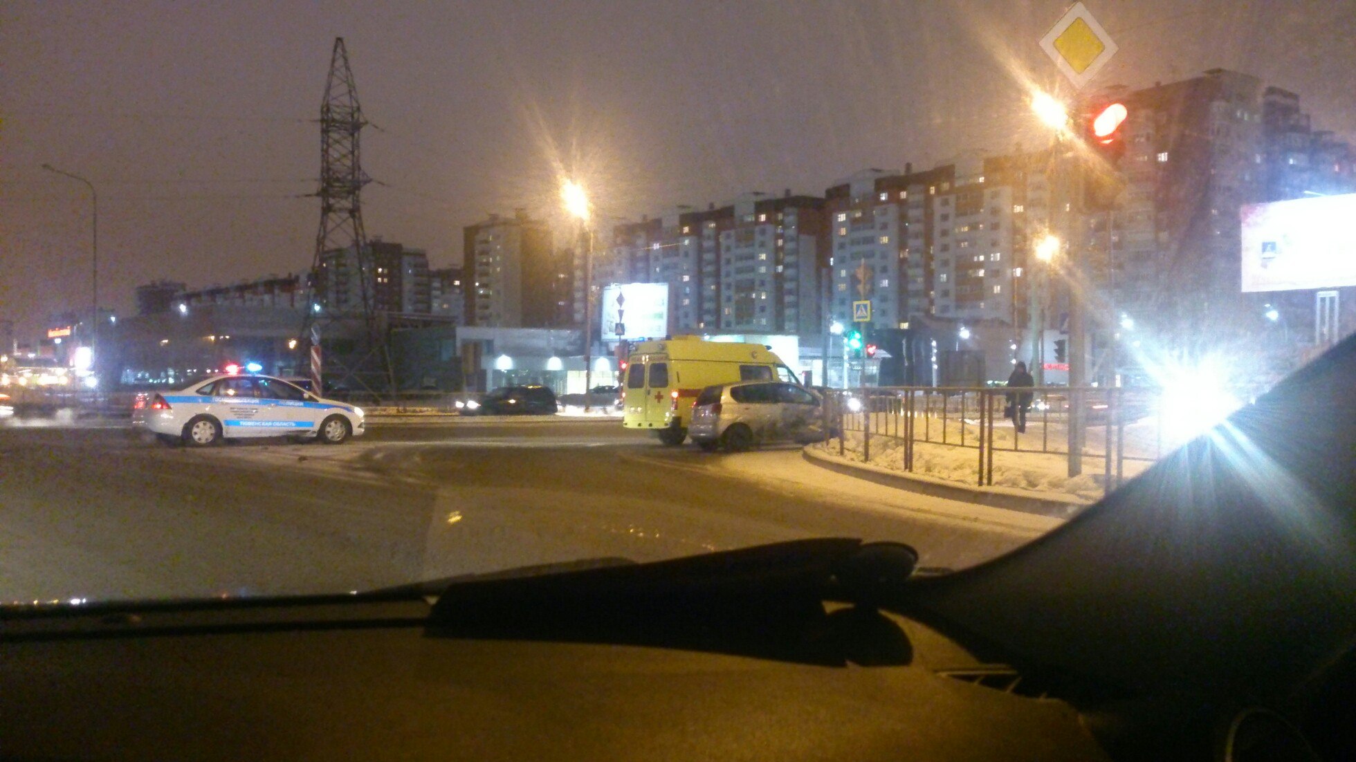 ДТП с маршруткой на Пермякова и Федюнинского  в Тюмени - 2 февраля 2016 года
