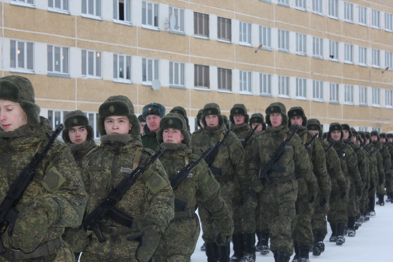 Как живут новобранцы в российской армии - 23 февраля 2016 года