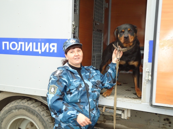 Управление ФСКН Тюмени покупает сухой корм для служебных собак