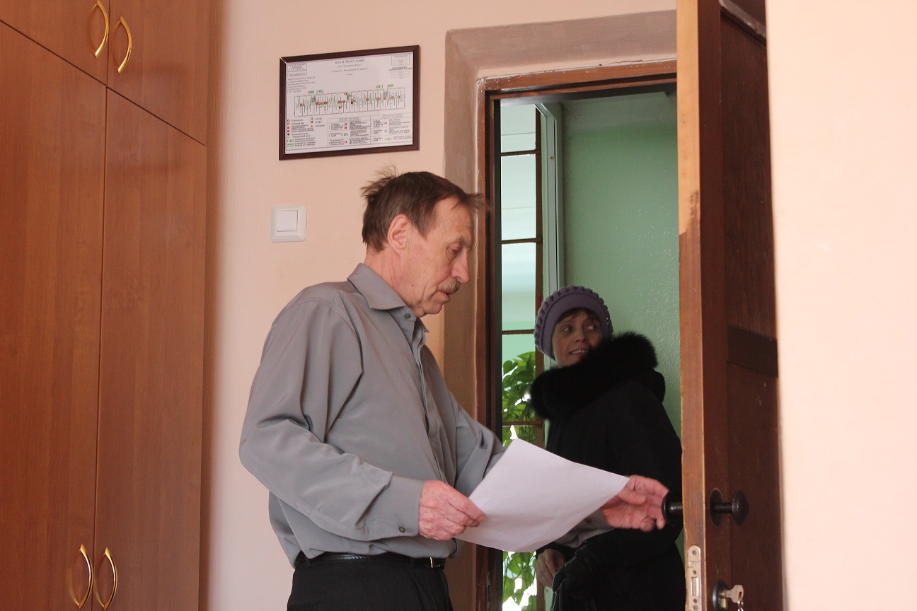 Жителей рухнувшего дома в Тюмени поселили в гостиницу - 28.03.2015