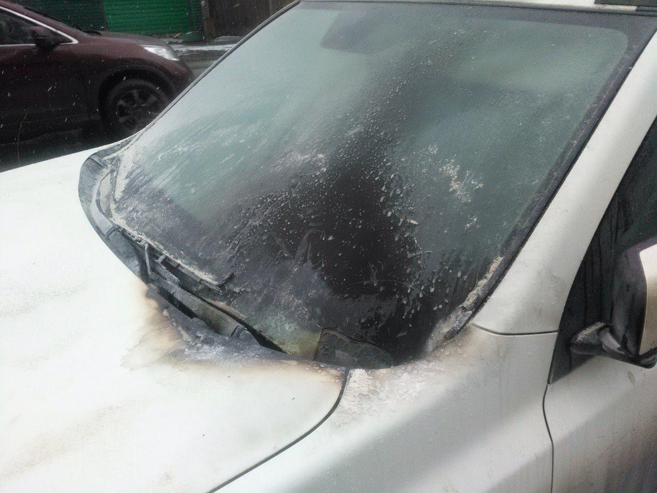В Тюмени в ночь с 26 на 27 марта на улице Смоленской, 46 загорелся автомобиль Nissan X-Trail