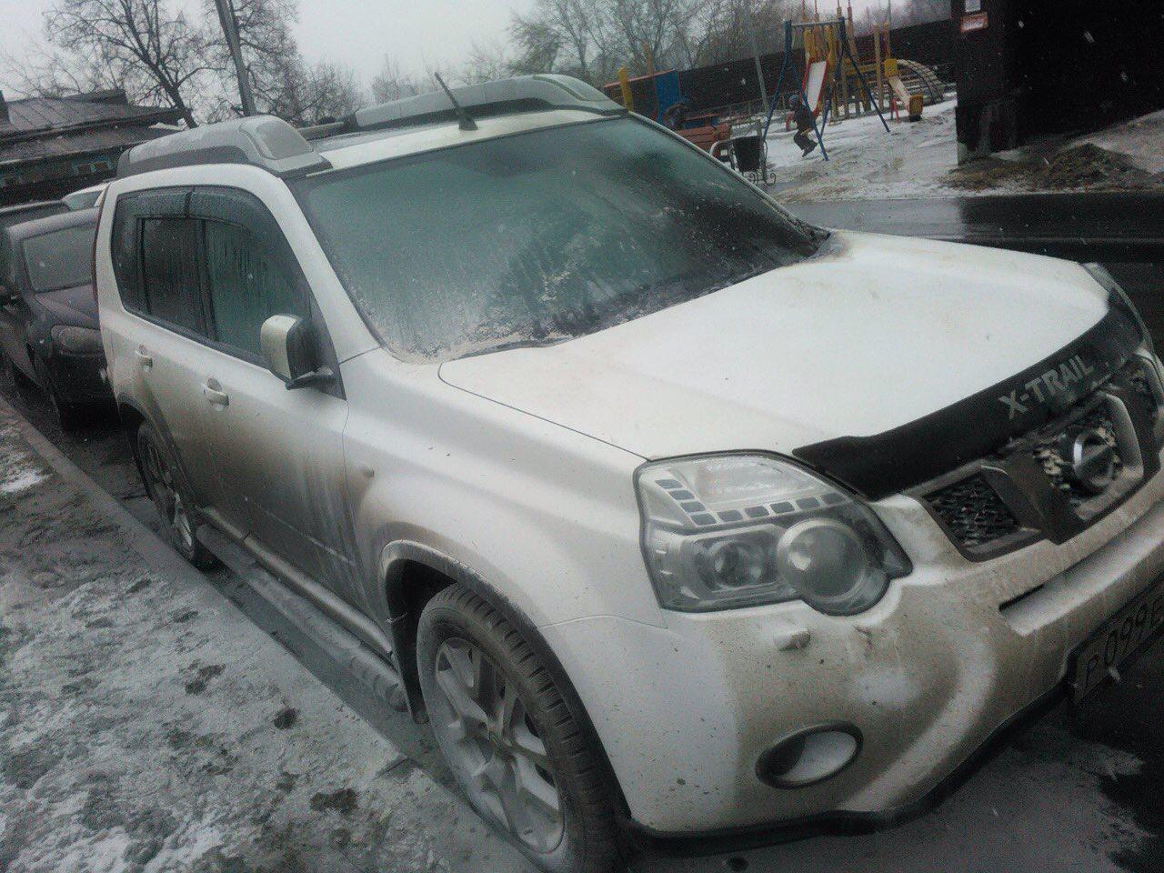В Тюмени в ночь с 26 на 27 марта на улице Смоленской, 46 загорелся автомобиль Nissan X-Trail