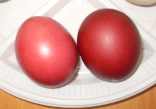 Способ покраски яиц с помощью клюквенного сока - 10 апреля 2015