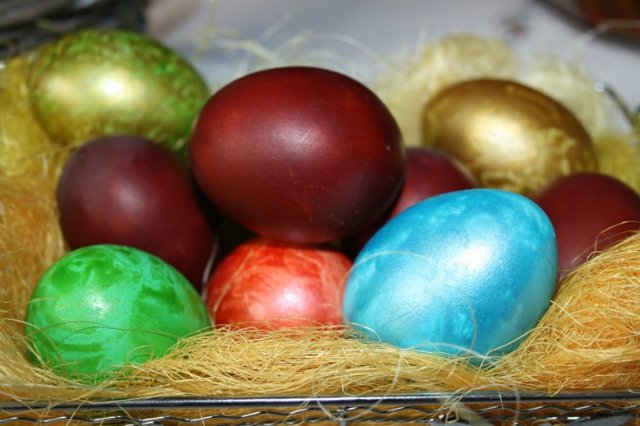 Способ покраски яиц с помощью перламутровых красок - 10 апреля 2015