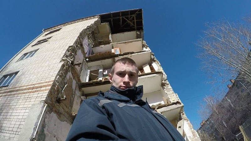 Тюменский экстримал по прозвищу человек-паук сделал селфи на фоне рухнувшего дома на Харьковской - 11 апреля 2015