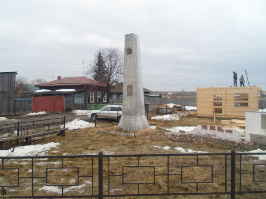 В Велижанах снесли памятник - 28 апреля 2015 года