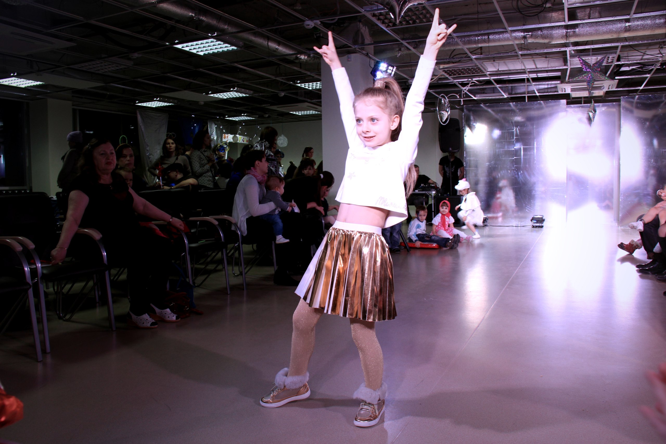 Восьмилетняя Аня Федосиенко выиграла конкурс красоты в Белгороде - 10 апреля 2015