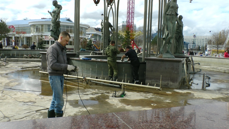 фонтан ремонтируют в Тюмени