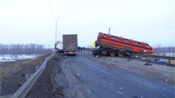 ДТП на трассе Тюмень - Ханты-Мансийск : столкнулись два большегруза - 4 апреля 2016 год