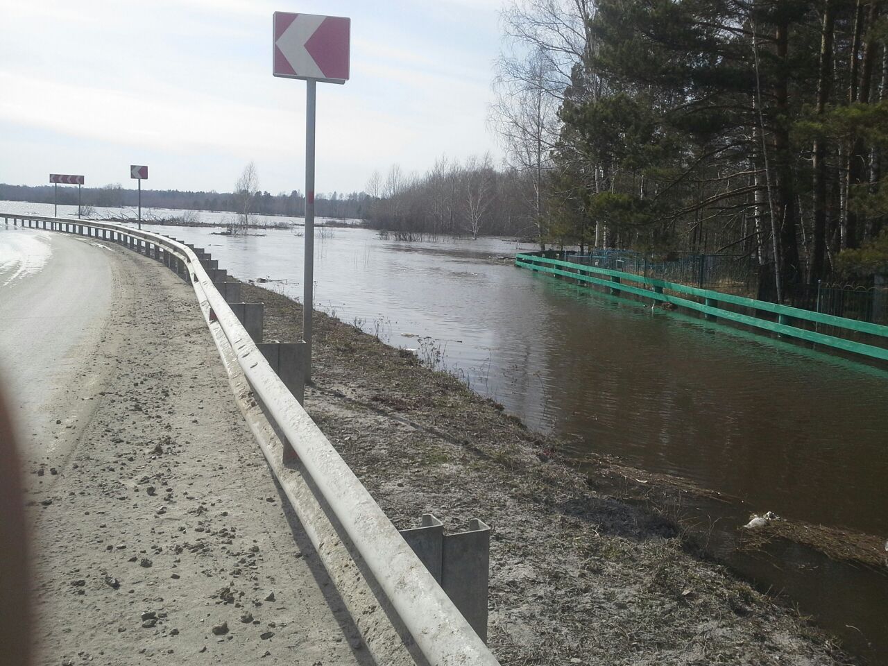 В Тюменской области из-за паводка закрыли дорогу регионального значения Аромашево - Вагай - 15 апреля 2016