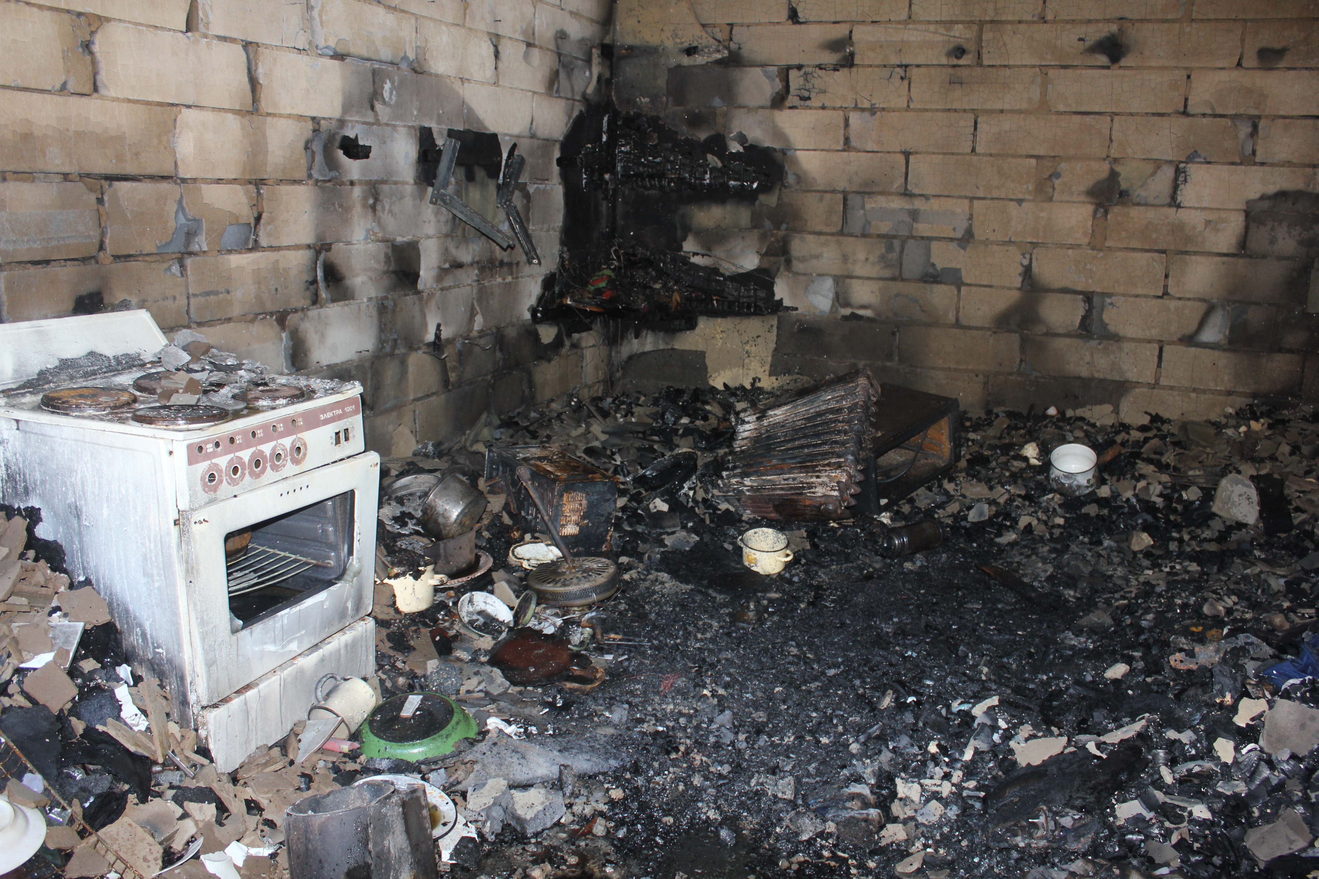 Пожар на улице Правды, 49 и 51 в Тюмени - 12 мая 2015 года
