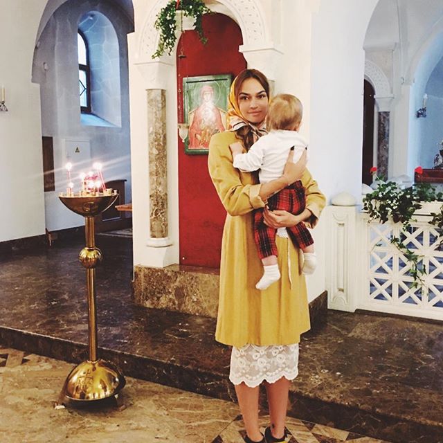 Алена Водонаева крестила племянника 