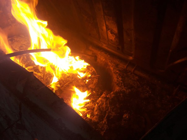 В Нижневартовске машина загорела на ходу, 14 мая 2016