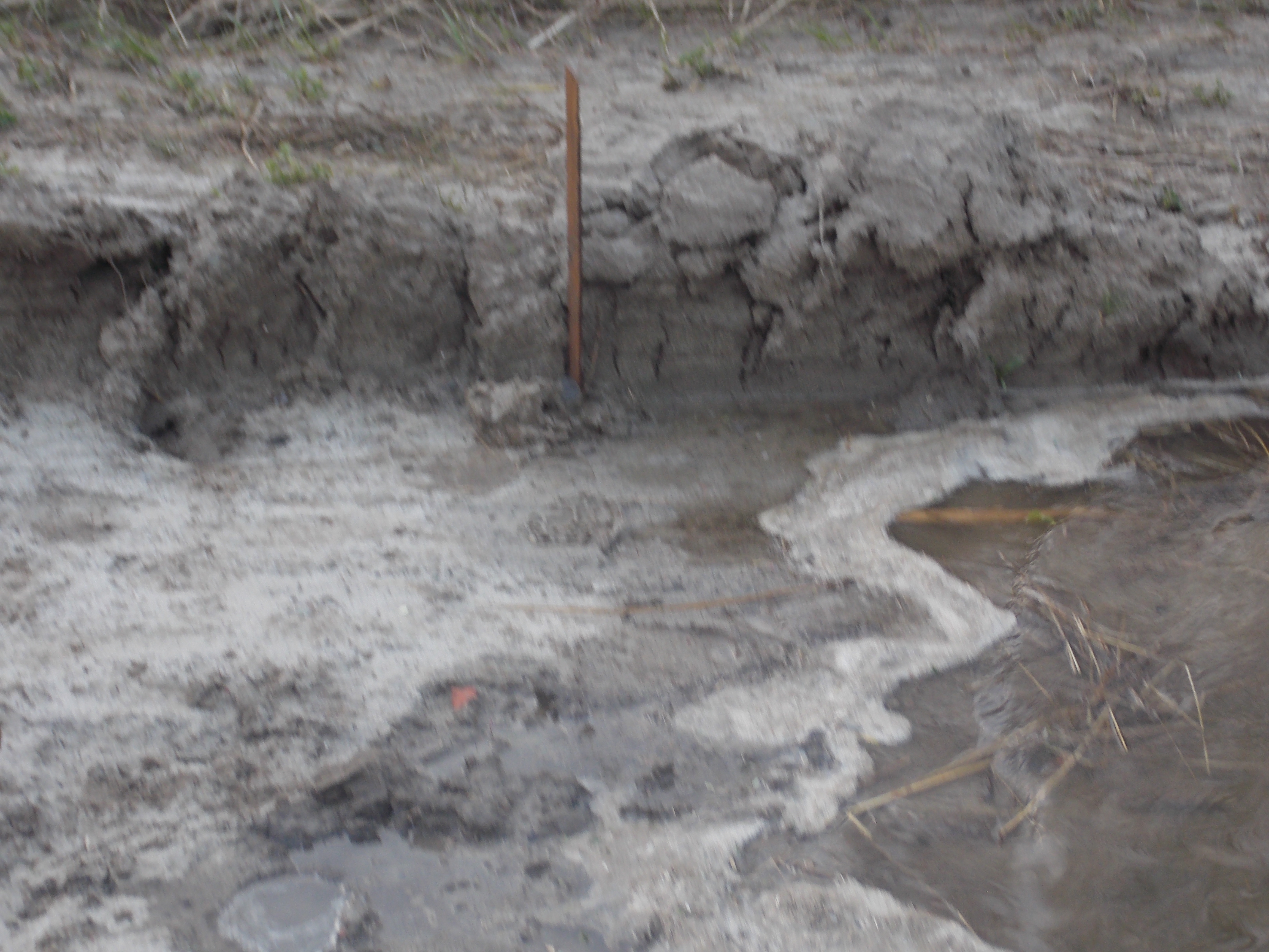 Топит Лесобазу: смыло дорожную насыпь. Вода приближается к коттеджному поселку на улице Югорской – 2 мая 2016