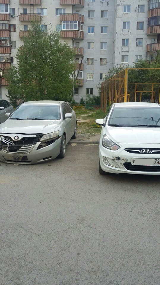 В Тюмени ночью разбили две машины - 26 мая 2016 года