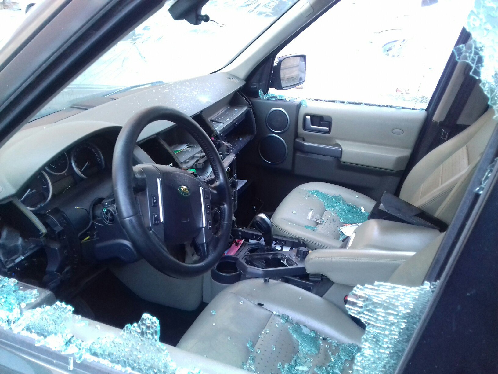 В Тюмени на Харьковской разбили  Land Rover - 15 мая 2016 года