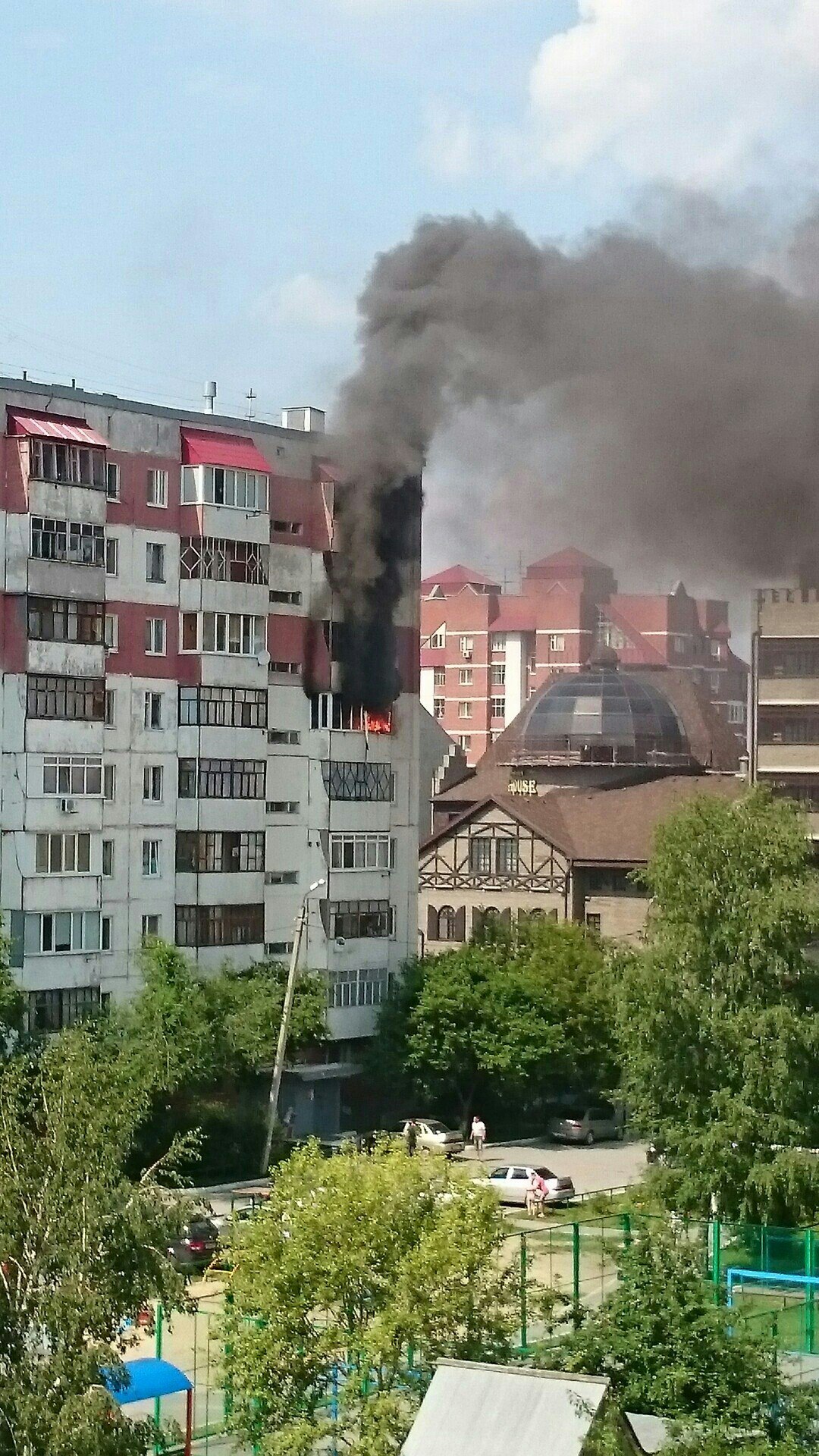 Пожар в многоэтажке по улице Николая Федорова в Тюмени | Наша Газета