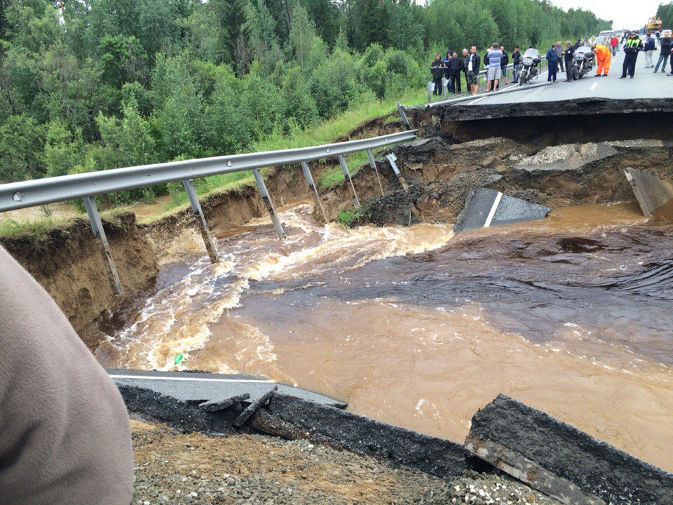 Трассу Тюмень - Ханты- Мансийск размыло дождем - 20 июля 2015 года
