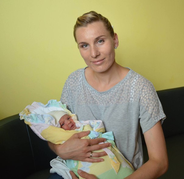 Уральская биатлонистка,Анастасия Кузьмина показала свою новорожденную дочку - 29 июля 2015