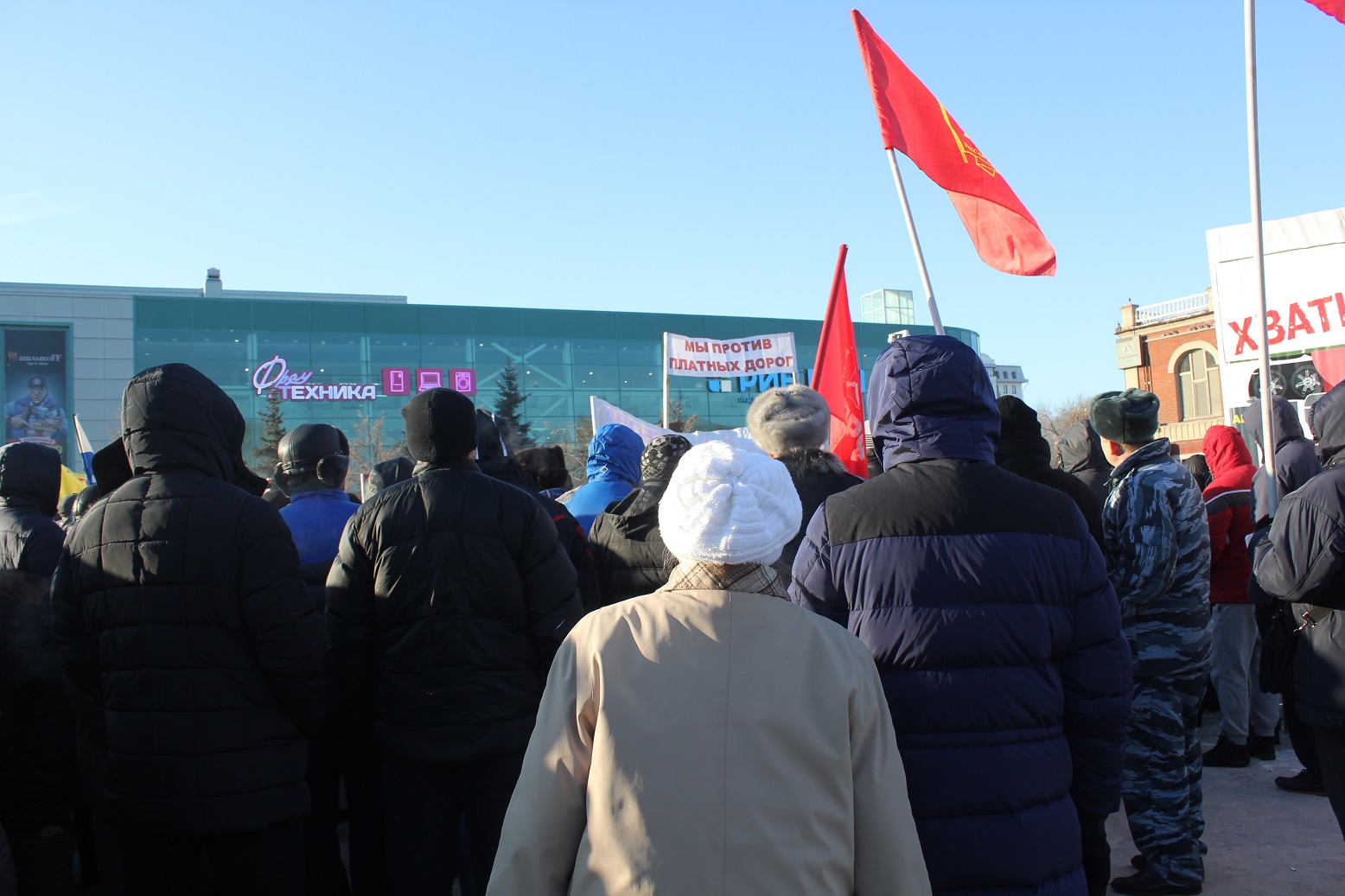 В Тюмени прошел митинг дальнобойщиков против платы проезда по федеральным трассам - 20 ноября 2015 года