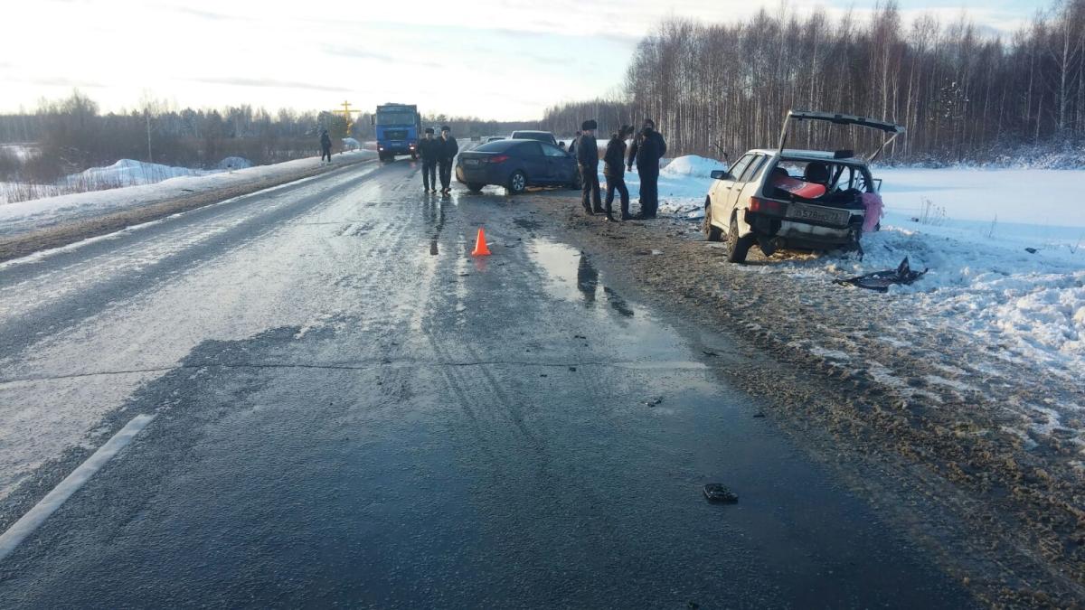 На трассе Тюмень -Ханты-Мансийск произошла смертельная авария - 12 декабря 2015 года