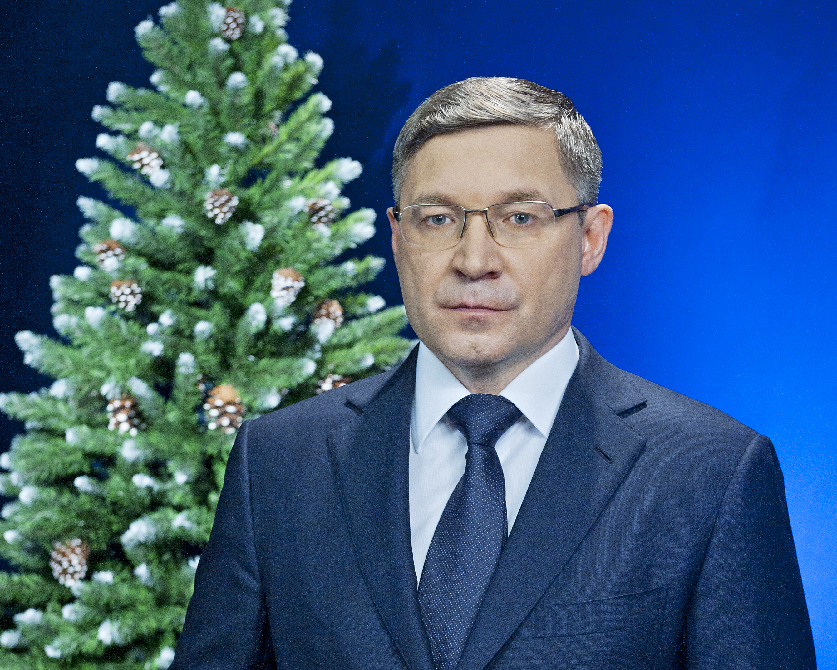 губернатор Тюменской области Владимир Якушев, фото с елкой