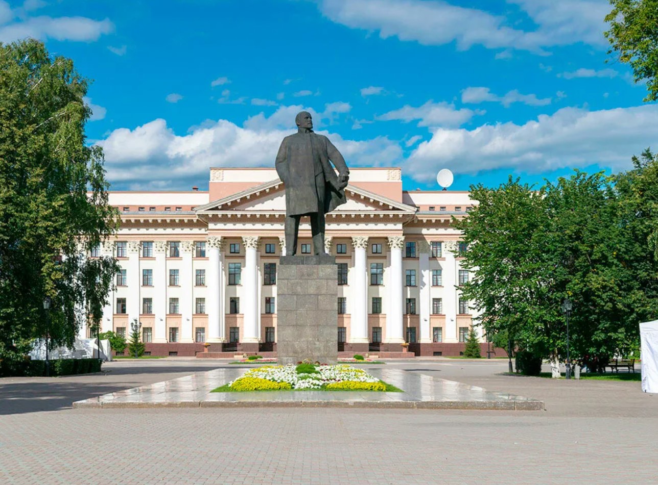 Площадь тюмени. Центральная площадь Тюмень. Площадь Ленина Тюмень. Центральная площадь Ленина Тюмень. Памятник Ленину Тюмень площадь.