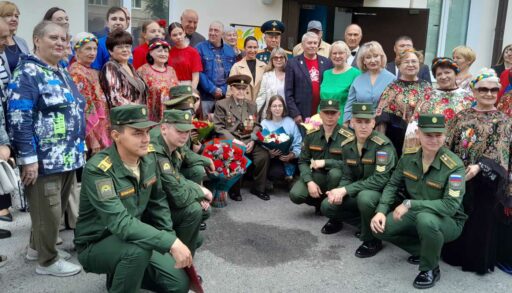 Депутат Наталья Проскурякова поздравила тюменского ветерана ВОВ со 100-летним юбилеем