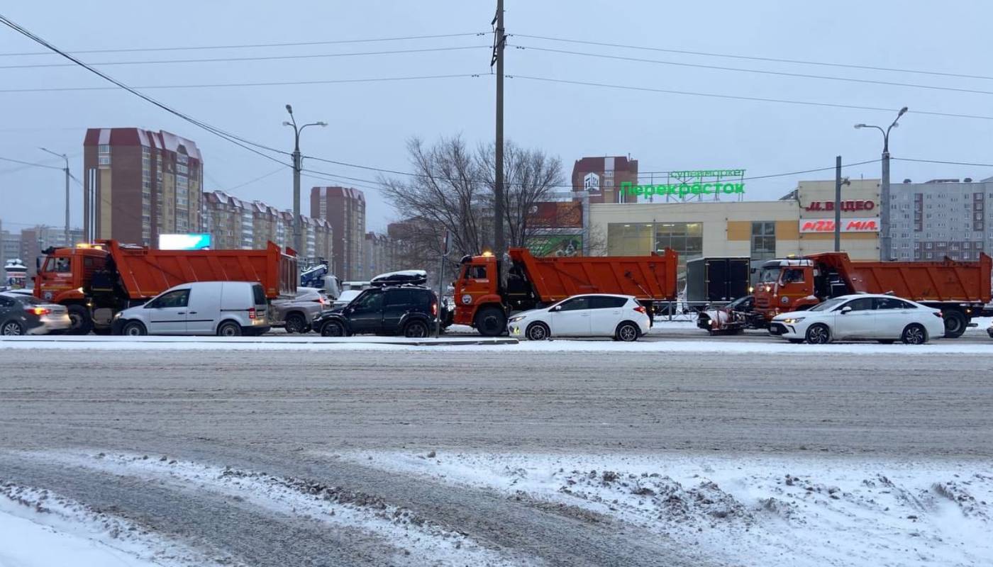 Тюмень вновь утонула в снегу и пробках