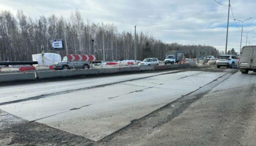 В Тюмени на Московском тракте уложили плиты на участке, где строится развязка