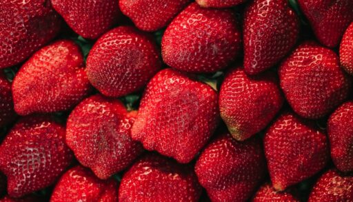 Ягоды крупной клубники