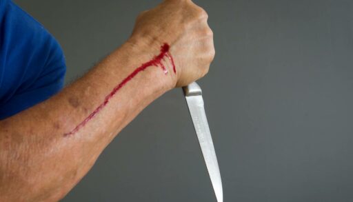 В Тюменской области осуждён рецидивист, нападавший с ножом на женщин