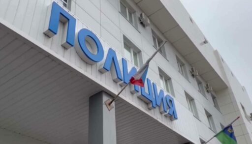 Тюменец на эвакуаторе вывез чужое авто для разбора на запчасти