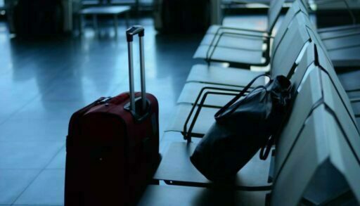 В тюменском аэропорту из-за духоты два человека упали в обморок