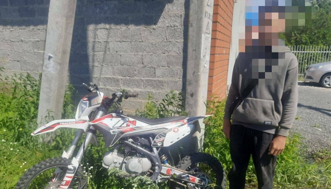Инспекторы ГИБДД в тюменском селе задержали 13-летнего подростка на питбайке