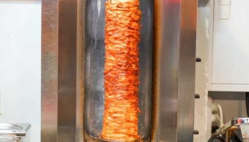 В двух кафе Тюмени клиентов кормили блюдами из непонятного мяса