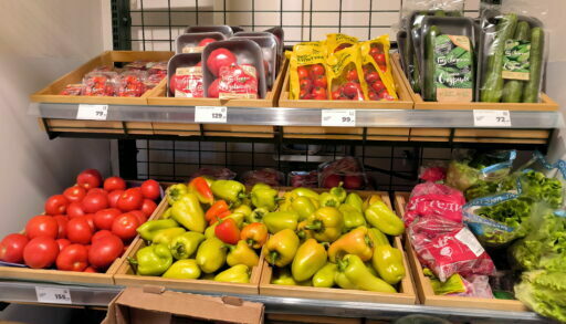 магазин, прилавок с овощами