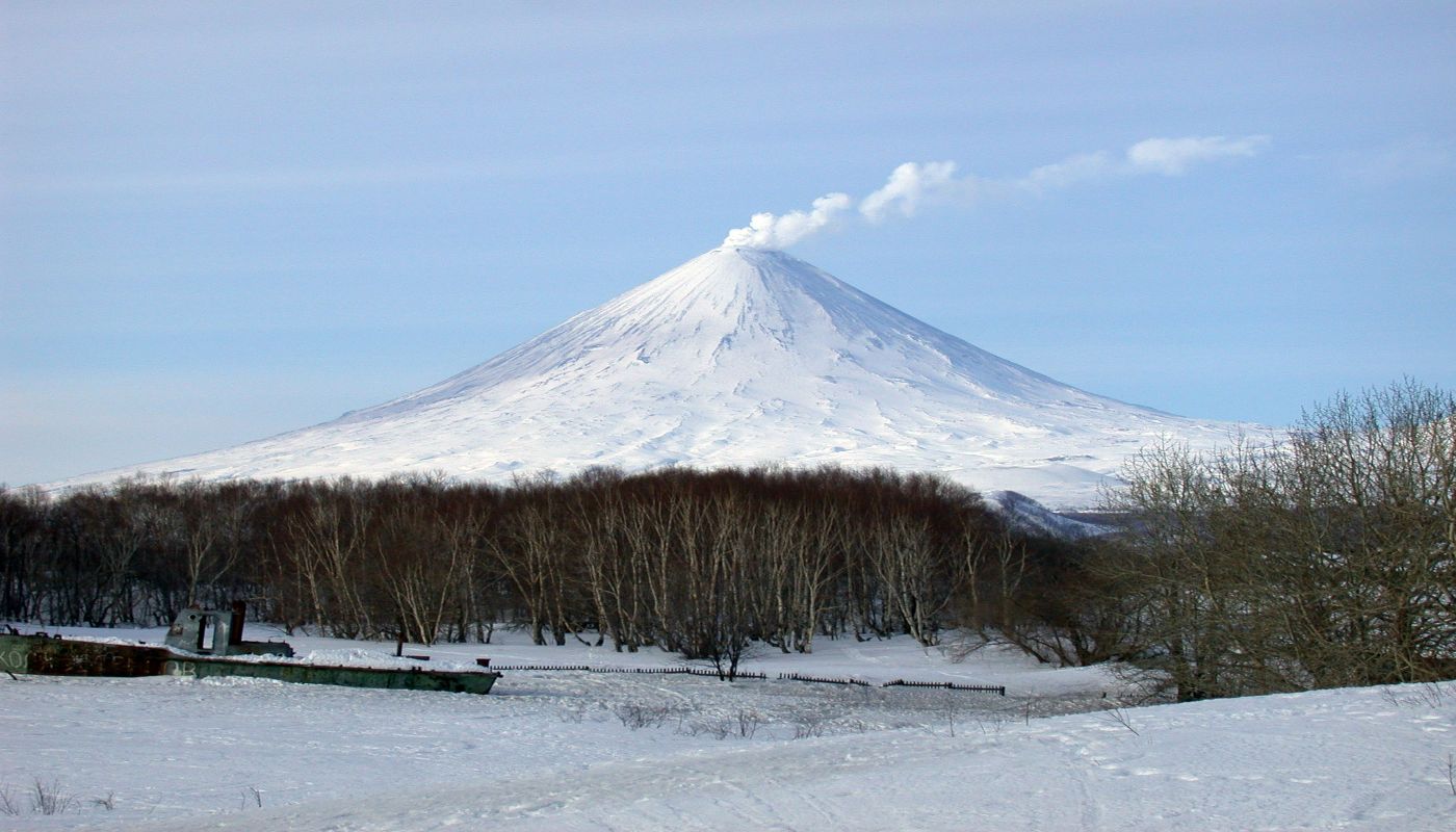 На 450 километров растянулся шлейф пепла от Ключевского вулкана