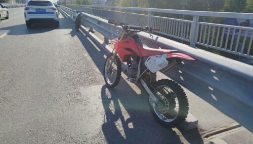 В Тюмени столкнулись два подростка на питбайках