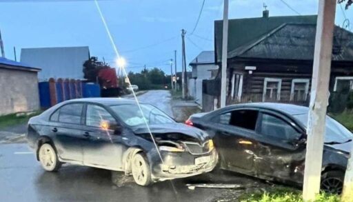 В вечернем ДТП под Тюменью пострадала женщина и ее 10-летний сын