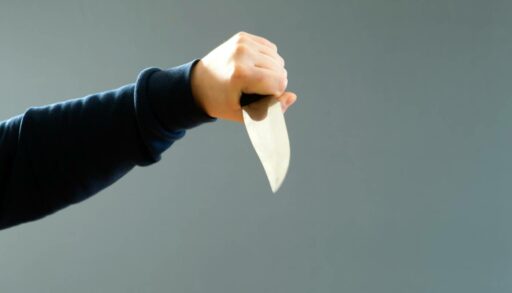 Житель тюменского села напал на жену с охотничьим ножом