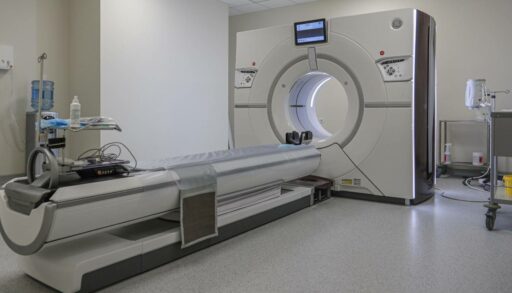 Тюменские врачи несколько месяцев борются за жизнь ребенка с редким видом рака