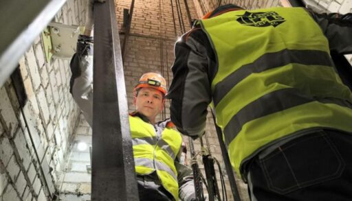 В Тюменской области планируют ремонтировать до 400 лифтов в год